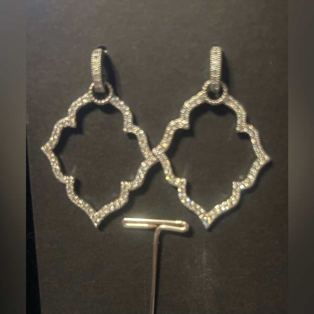 Elegant Plunder Silver Earrings with crystals